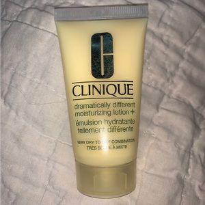 (1) Clinique Dramatically Different Moisturizing Lotion + Emulsion Step 3 Size 1